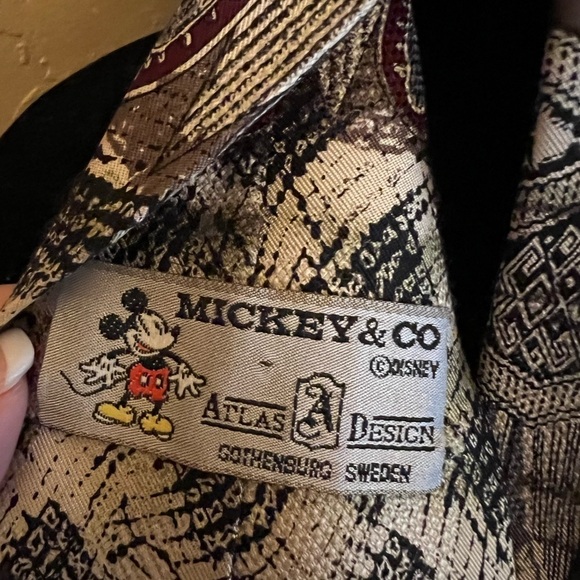 Rare Sweden Mickey Mouse Mens Tie Mickey & Co Atlas Design Silver Green Red - Picture 2 of 5